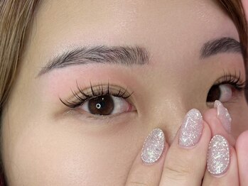 ザ ビー 岡崎店(the B)の写真/豊富なエクステから選べる♪お客様の目の形や、自まつ毛の状態に合わせて、一本一本丁寧に施術！