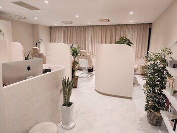 ファメル(Fam-er)/くすみピンクが可愛い店内♪