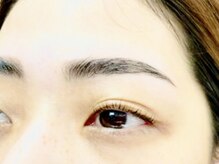 HBL（ハリウッドブロウリフト）とは、、、簡単に言うと眉毛の生え癖改善です。