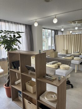 アロエ鍼灸整体院 南森町院/落ち着いた雰囲気の院内です