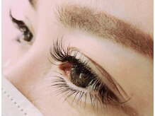 下まつげも一緒につけると、よりパッチリに♪