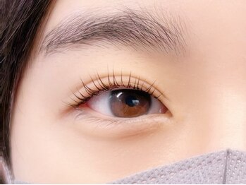 アドーアユー(adore u)の写真/【駅徒歩5分♪駐車場もあり◎】ナチュラル派の方にオススメ★上品な目元で好感度UP♪毎日のメイク時短に◎