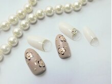 ネイルサロン ブランシュール(Nail Salon Blancheur)/グレージュホロフラワーネイル