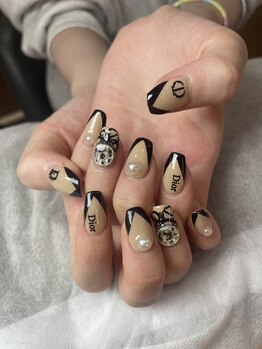 大人気ブランドロゴネイル