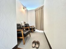 レブル(Lebull)/男性待合室