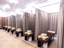 黒崎名倉堂鍼灸整骨院の雰囲気（広々とした空間で各部屋カーテン完備！）