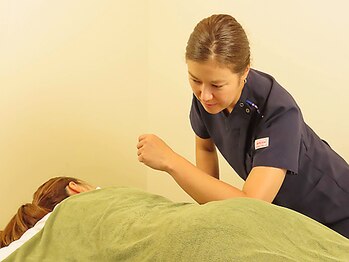 ラキ 所沢(Laki)の写真/【プロの手技で首肩の悩み改善！】デコルテのオイルマッサージも同時施術でスッキリ★疲れが抜けない方に◎