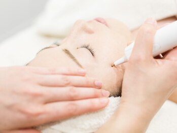 エム 佐賀江北店(EMU)の写真/【シミケア専門サロン】結果重視専門店ならではの感動シミケア！ ピンポイントに照射で根本改善◎