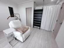 ハルム(HARUM)の雰囲気（白を基調とした明るくて落ち着いく店内）