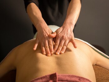 セラピス/オイルマッサージの様子