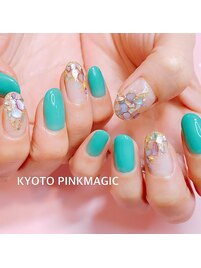 キラキラカラフルシェルネイル