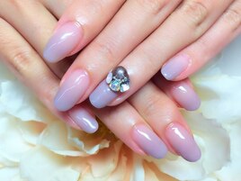 グレー×ビジュー盛り