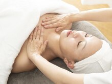 フェイシャルエステのプロによるくつろぎのひと時を