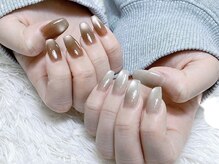 ネイル屋の雰囲気（ちゅるんとマグネット／ニュアンス／大人可愛いデザイン）