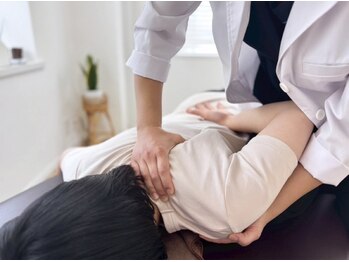 ジェイミープラス 表参道(J‘aimee +)の写真/ガチガチな首肩こり・だるさに◎ストレッチ/整体/筋膜リリース/マッサージ等を組み合わせて「効く」を実感!