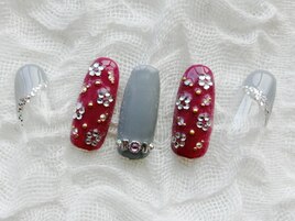 どの季節にもOKな万能ネイル