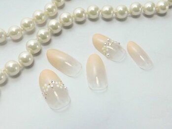 ネイルサロン ブランシュール(Nail Salon Blancheur)/ベージュのお花ネイル