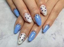 ラウト デコレーションアンドネイルサロン(Lauto Decoration&Nail Salon)/ブルー&ホワイトネイル