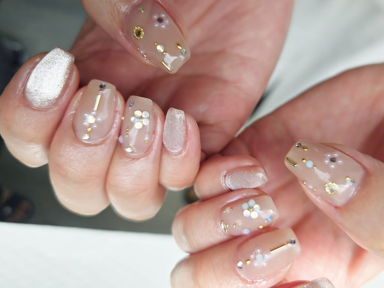 2026年冬トレンド】ホワイト ワンカラー ハンドのネイルデザイン集