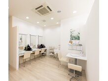 ポーラ ザ ビューティ 枚方田宮店(POLA THE BEAUTY)の雰囲気（エステ後はメイクルームでスキンケアとメイクをお楽しみください）