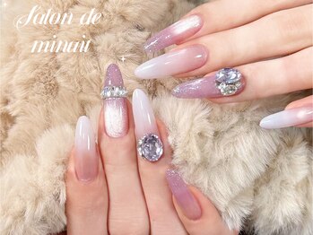 サロン ド ミニュイ(Salon de Minuit)の写真/乙女心をくすぐるキラキラパーツが盛り沢山♪センス抜群なネイリストが貴方に似合うデザインをご提案！