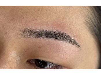 バジー バイ ディーアンドティー(Buzzy by D&T)の写真/韓国風/ナチュラル/芸能人風etc...自然で作った感のない目元を叶える「メンズ眉毛サロン」が登場★