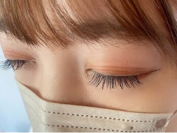 シー アイラッシュ(SHE.eyelash)の写真/バインドロックで美しい目元へ！自然な仕上がりで持ちが良いから、毎日のメイクが楽々♪
