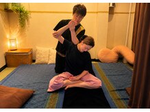 旋の雰囲気（全身をゆったり伸ばすタイ古式で深いリラックスへ導きます）