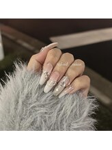 リンドネイル バイ モカ アンド ララ(Lind nail by moca and LaLa)/白グラデーション