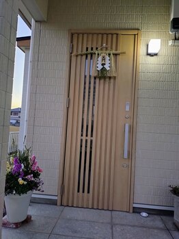 アンマアフォーユー(amma for you)/玄関の花は季節毎に変わります♪