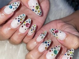 スカルプに宝石ネイル