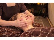 サロン ラファ(Salon Rapha)の雰囲気（頭蓋骨から引き上げる小顔フェイシャル。首こり、肩こりにも！）