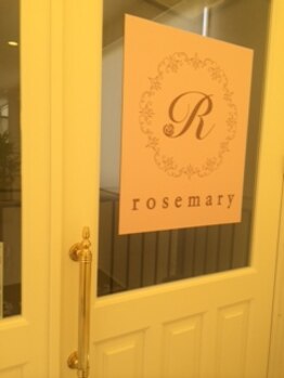ローズマリー(rosemary)/白いドアでお出迎え