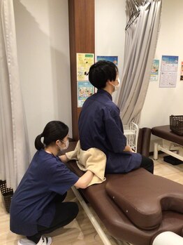 くまのみ整骨院 北浦和駅前院/骨盤のずれを検査します！