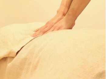 ラクリ(RAKURI)の写真/PCやスマホでお疲れの方に!後頭部/背中/肩甲骨まわりをほぐして血流を良くし,首肩コリ~全身の疲れまで解消!