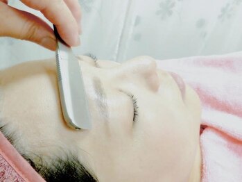 スワン(swan)の写真/肌のベタつき・毛穴つまり対策にも◎普段の肌ケア・眉の整えにもオススメ！≪顔剃りシェービング¥5500≫