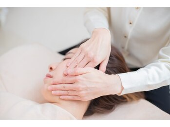 クローバー(clover)の写真/オールハンド施術でお肌の負担少なく引き締まった小顔へ◇呼吸から整えフェイスラインが自然と引き締まる◎