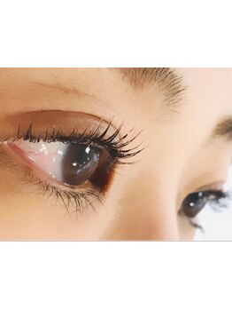 ナチュラル上品な目元にしたい