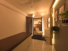 グレイ(GRAY)/カイロプラクティック 肩甲骨 顔