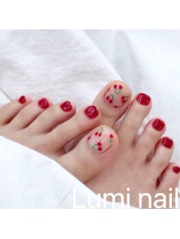ルミ(Lumi)の写真/派手なデザインのネイルが出来ない方も、足元は華やかなフットネイルを♪サンプル多数！持ち込みOKです★