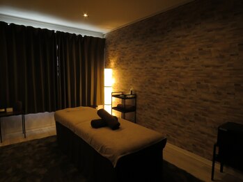 アールプラス(R+)/内観