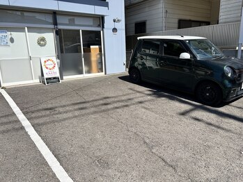 マッサージ カエデ(KAEDE)/店舗正面敷地内に２台分完備！
