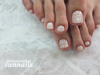サンネイルズ(sun nails)の写真/《フットバス付き◆》足元まで抜かりなくオシャレを演出♪美しい足元に仕上げます☆角質ケアメニューも有◎