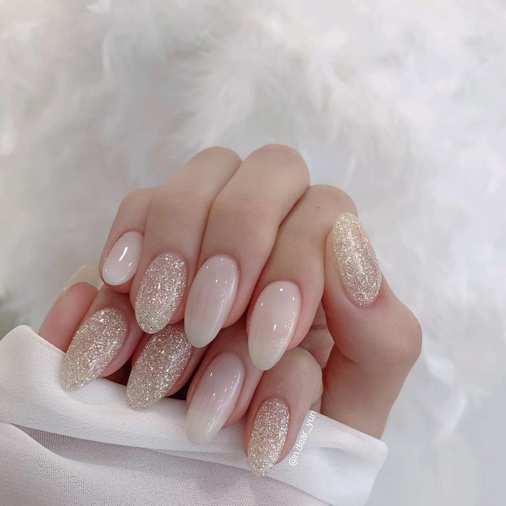 2026年冬トレンド】ホワイト ワンカラー ハンドのネイルデザイン集