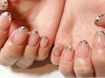 アリラリ ネイル(arirari nail)の写真/《派手すぎないのに目を惹く絶妙な美デザイン》手元から品格をプラス♪日常を鮮やかに彩る大人女子サロン◎