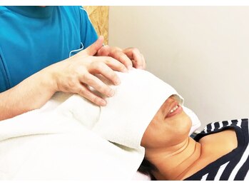 みふく整体院/ポイントをとらえた施術　頭・目