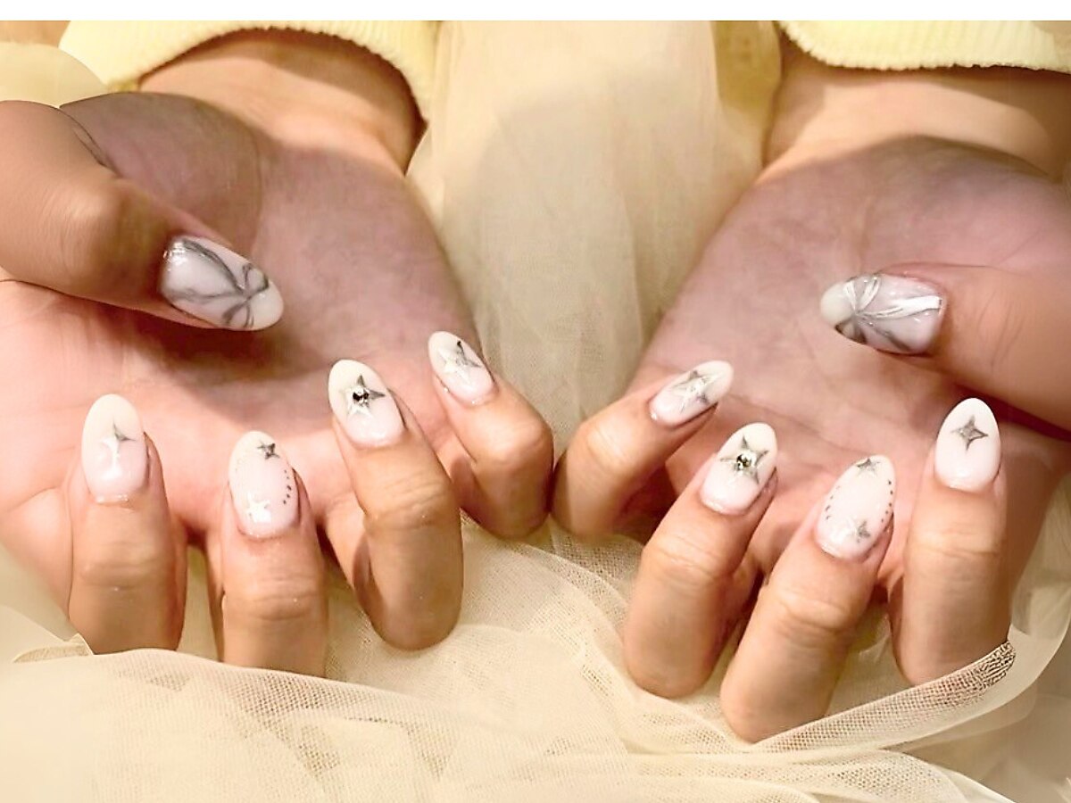 【オーダー】ネイルチップ　手書きフラワー　韓国ワンホン　フレンチリボン　キラキラ オーダー】ネイルチップ 手書きフラワー 韓国ワンホン フレンチ