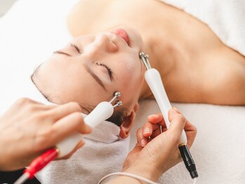 ビューティーサロンアンドスクール サンジェーヌ(Sansgane)の写真/【小顔×艶肌】気になる、シミ・シワ・首のシワ・たるみ改善◎すっぴんでも自信の持てるお肌へ◎