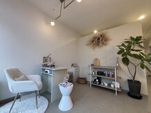 イリー(ely)の雰囲気(ベージュを基調とした落ち着いた空間♪)