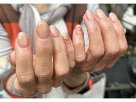 ワンポイントのフラワーネイル